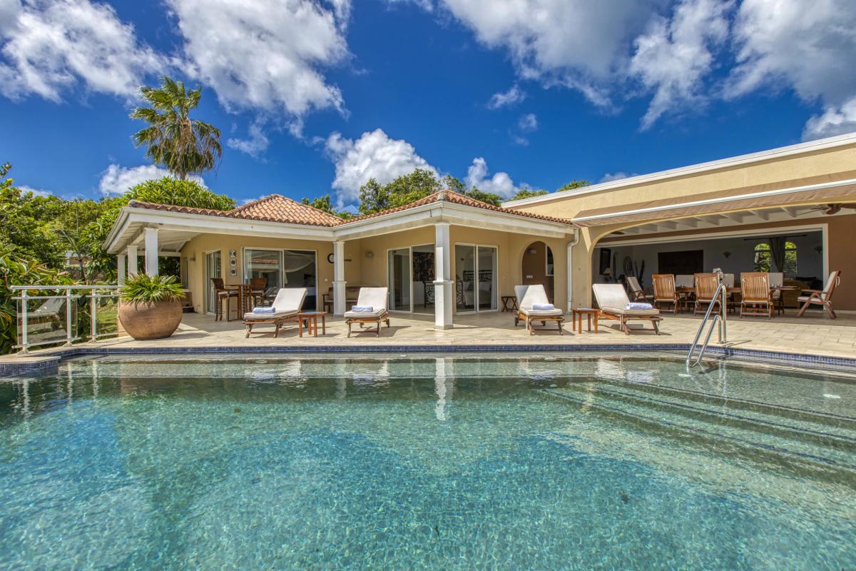 13- Location villa piscine Sea Vous Play Terres Basses Saint Martin_piscine terrasse